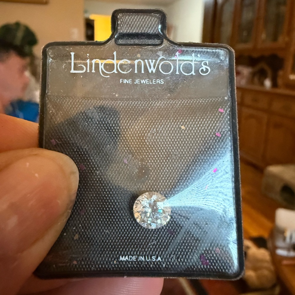 Lindenwold's Fine Jewelers Diamond Simulant